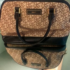 DKNY TOTE BAG CROSSBODY PURSEBROWN AND BLACK SUPER CUTE 🥰 Like new ☀️